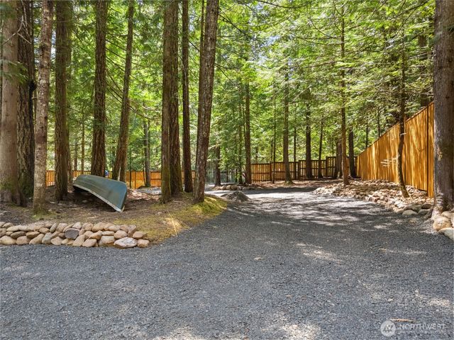 370 N Mount Jupiter Drive, Hoodsport, WA 98548
