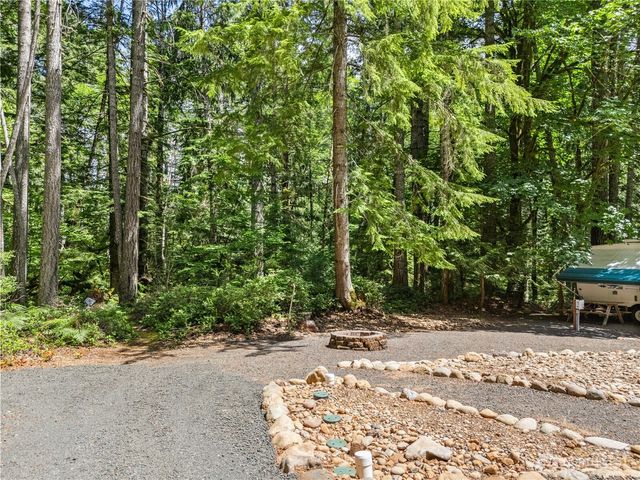 370 N Mount Jupiter Drive, Hoodsport, WA 98548