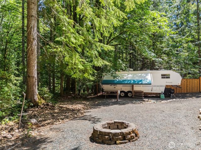 370 N Mount Jupiter Drive, Hoodsport, WA 98548