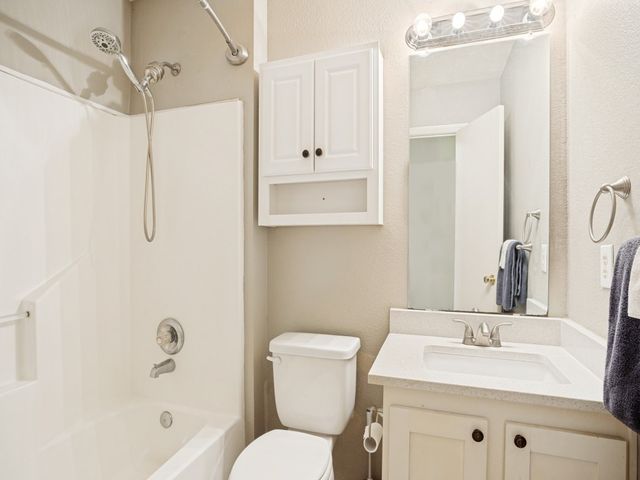 1036 Summit Drive, Justin, TX 76247