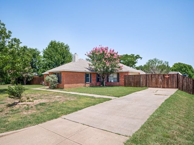 1036 Summit Drive, Justin, TX 76247
