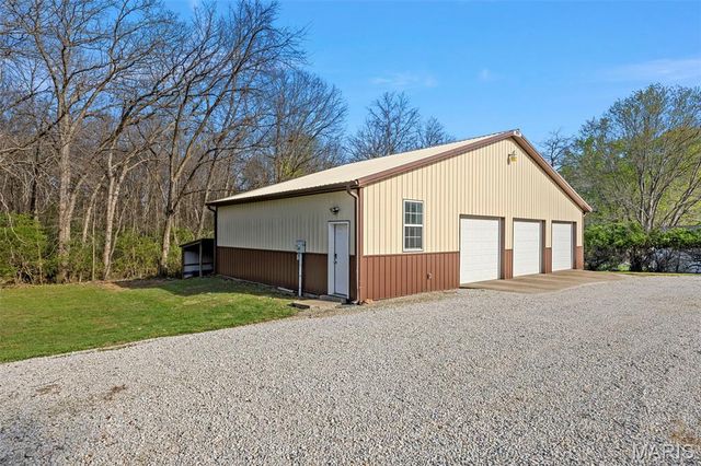 290 Chapman Farm Road, Winfield, MO 63389