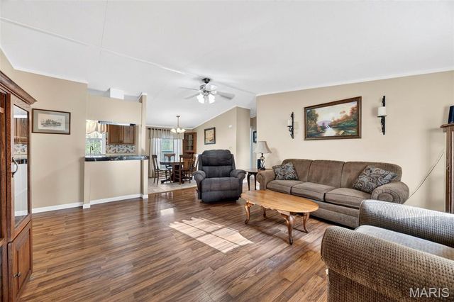 290 Chapman Farm Road, Winfield, MO 63389