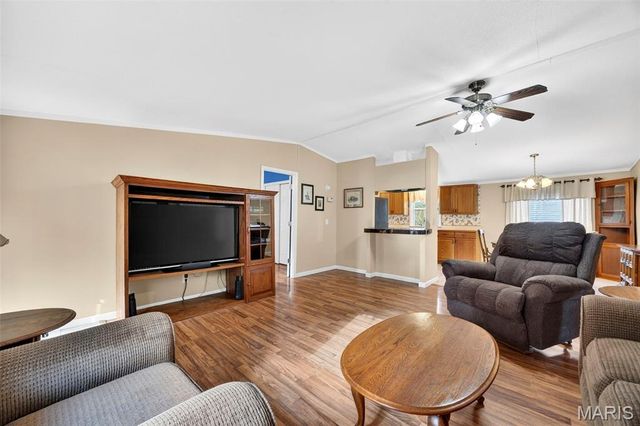 290 Chapman Farm Road, Winfield, MO 63389