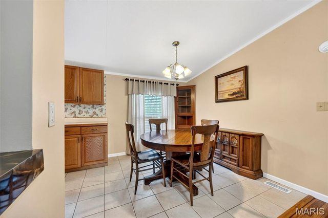 290 Chapman Farm Road, Winfield, MO 63389