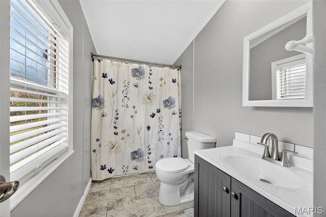 290 Chapman Farm Road, Winfield, MO 63389