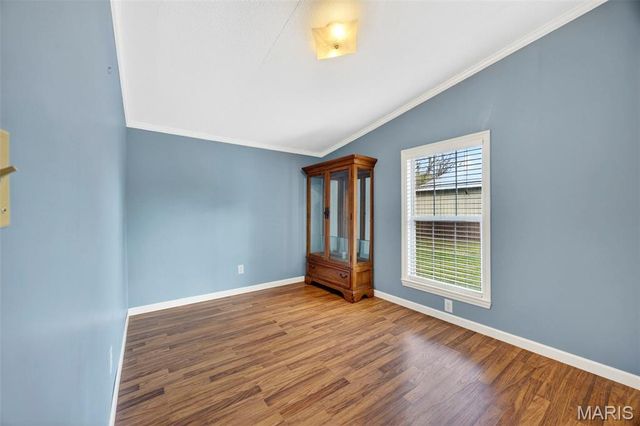 290 Chapman Farm Road, Winfield, MO 63389