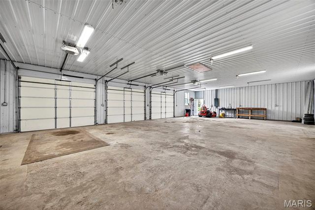 290 Chapman Farm Road, Winfield, MO 63389