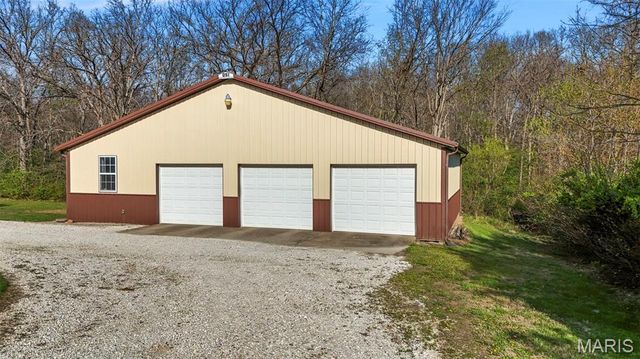 290 Chapman Farm Road, Winfield, MO 63389