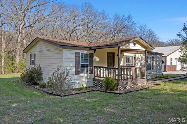 290 Chapman Farm Road, Winfield, MO 63389
