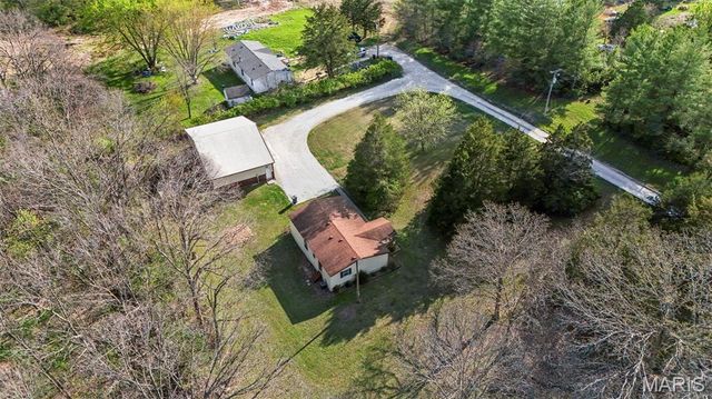 290 Chapman Farm Road, Winfield, MO 63389