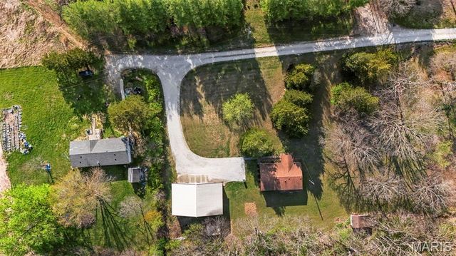 290 Chapman Farm Road, Winfield, MO 63389