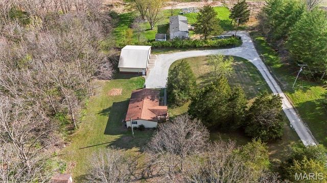 290 Chapman Farm Road, Winfield, MO 63389