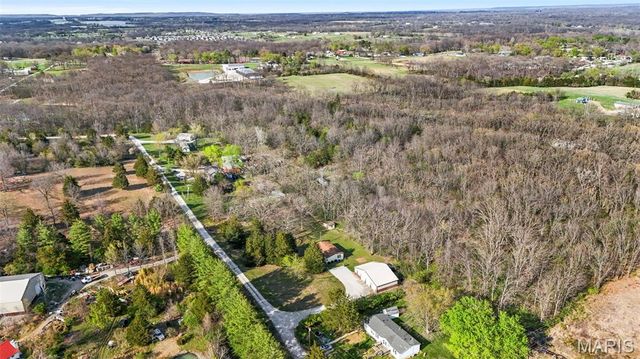 290 Chapman Farm Road, Winfield, MO 63389