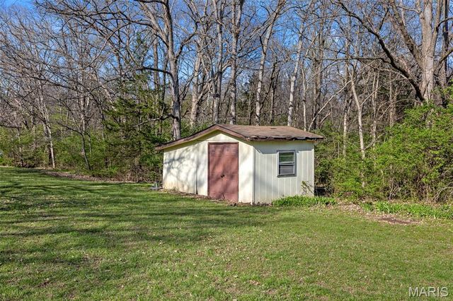 290 Chapman Farm Road, Winfield, MO 63389