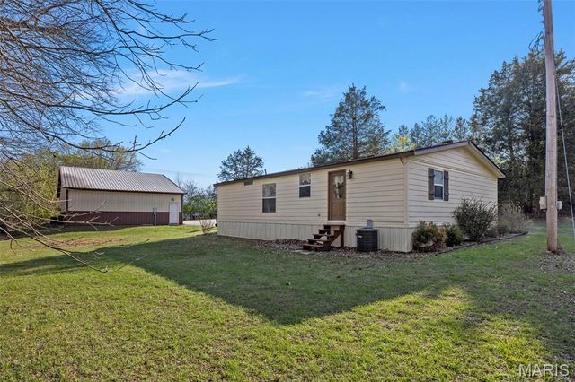 290 Chapman Farm Road, Winfield, MO 63389