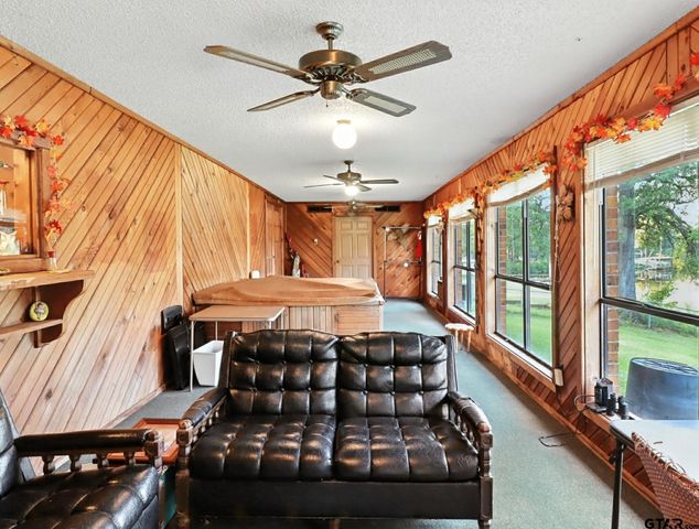 402 Watson Rd, Longview, TX 75604