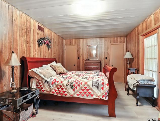 402 Watson Rd, Longview, TX 75604