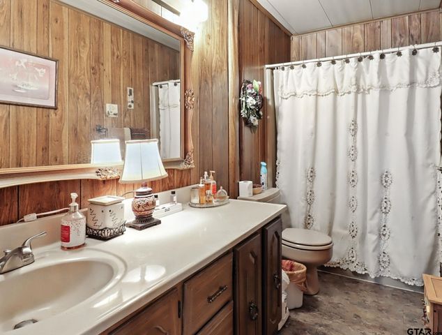 402 Watson Rd, Longview, TX 75604