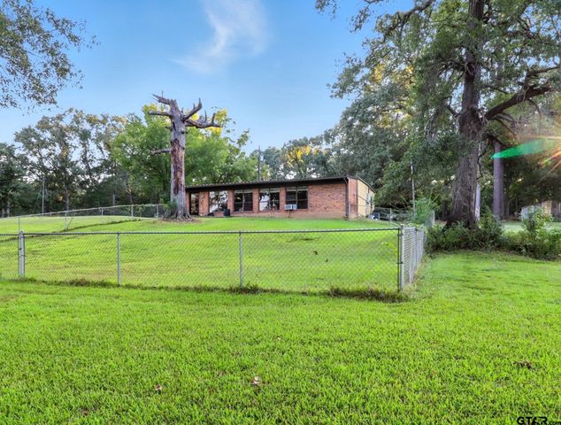 402 Watson Rd, Longview, TX 75604