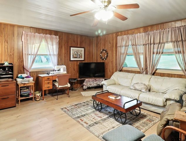 402 Watson Rd, Longview, TX 75604