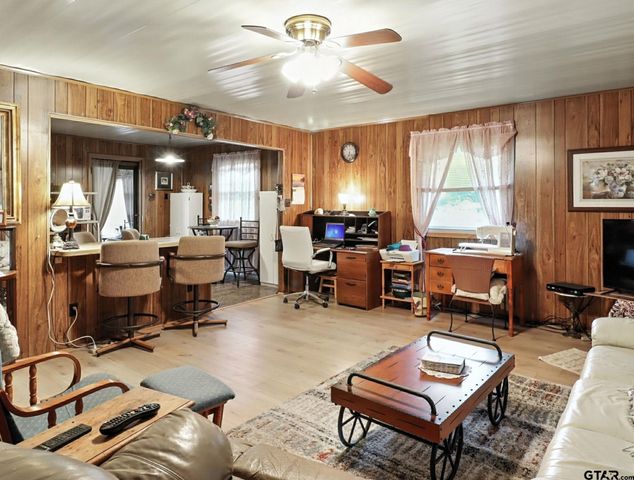 402 Watson Rd, Longview, TX 75604