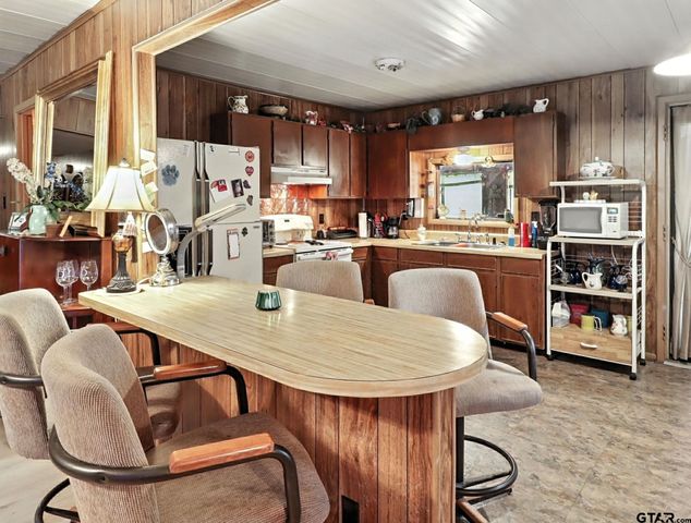 402 Watson Rd, Longview, TX 75604