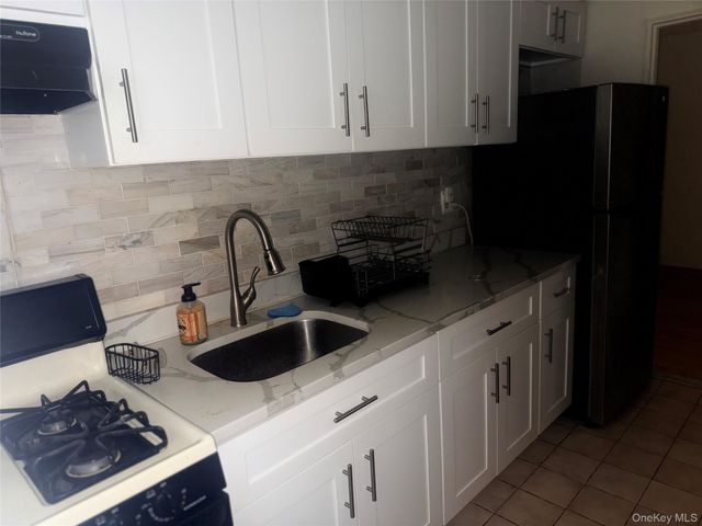 147-14 84 Road 2A, Briarwood, NY 11435