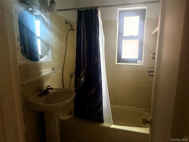 147-14 84 Road 2A, Briarwood, NY 11435