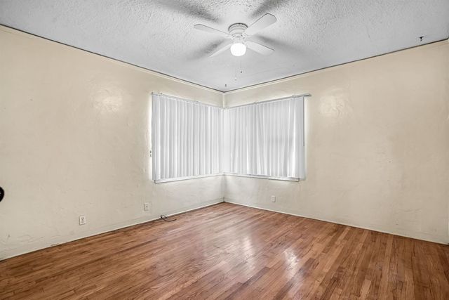 4332 E Ball Avenue, Fresno, CA 93702