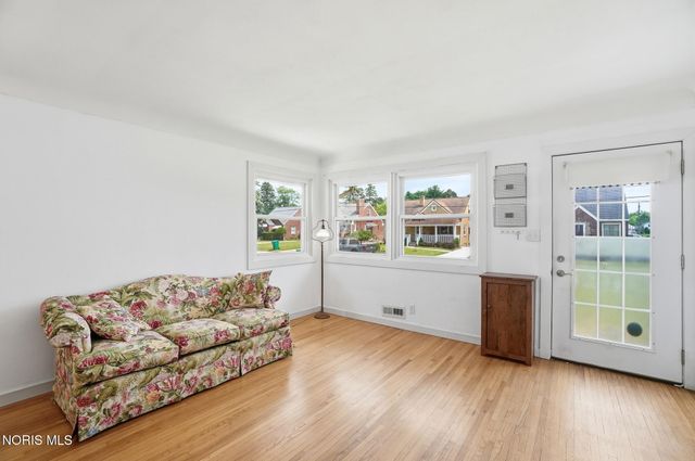 714 Highland Drive, Rossford, OH 43460