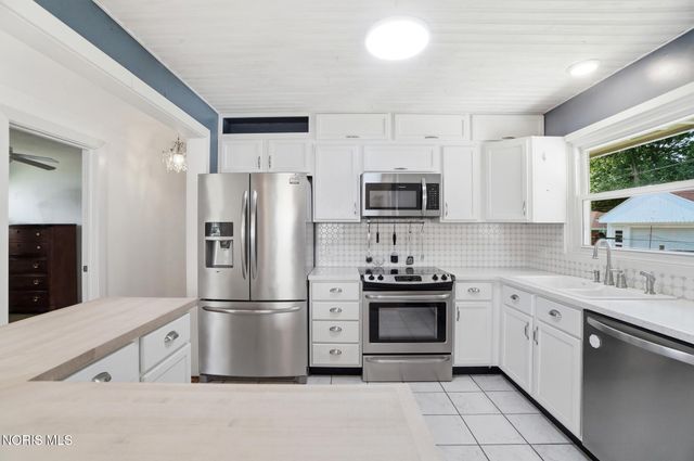 714 Highland Drive, Rossford, OH 43460