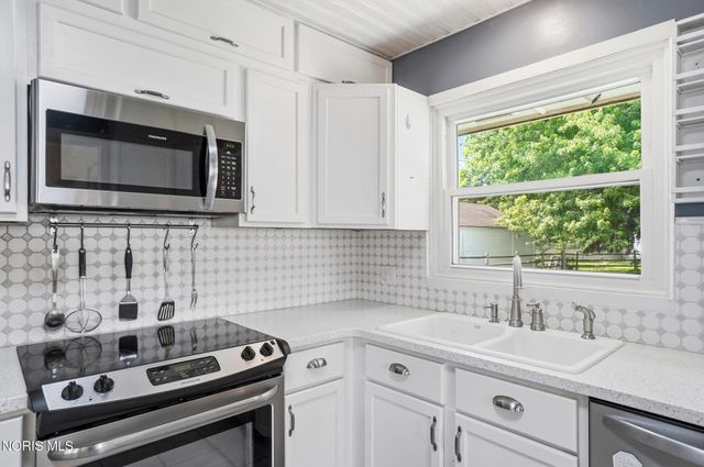 714 Highland Drive, Rossford, OH 43460