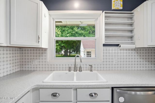 714 Highland Drive, Rossford, OH 43460