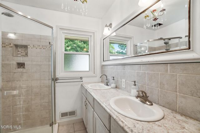 714 Highland Drive, Rossford, OH 43460