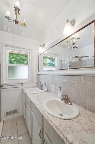 714 Highland Drive, Rossford, OH 43460
