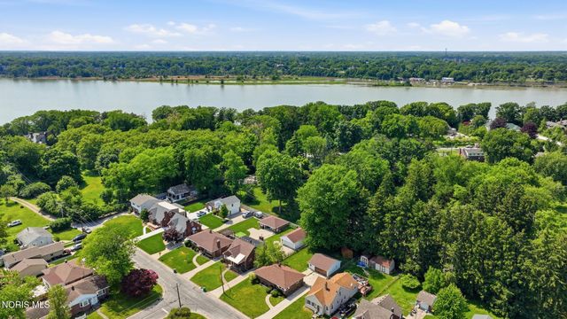 714 Highland Drive, Rossford, OH 43460