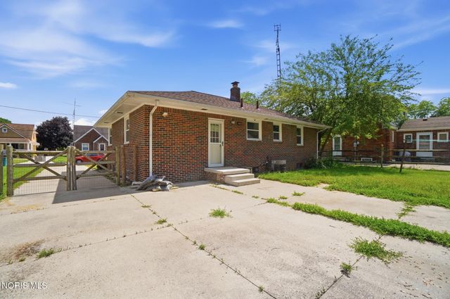 714 Highland Drive, Rossford, OH 43460