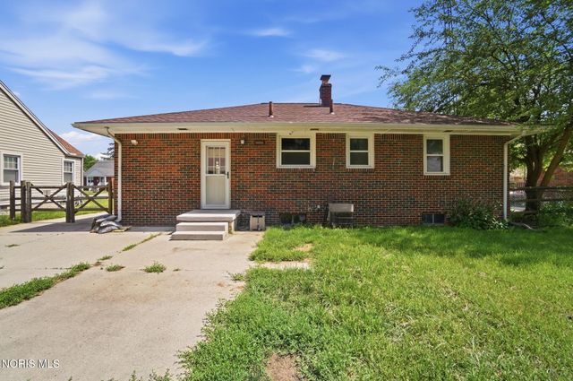 714 Highland Drive, Rossford, OH 43460
