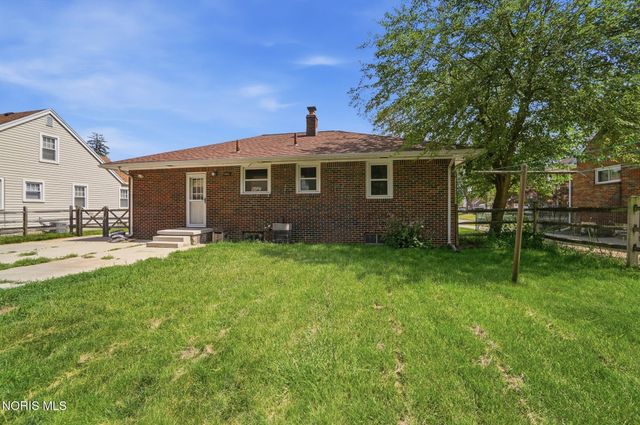 714 Highland Drive, Rossford, OH 43460