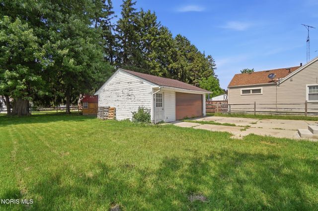 714 Highland Drive, Rossford, OH 43460