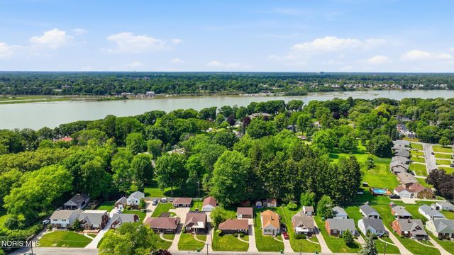 714 Highland Drive, Rossford, OH 43460