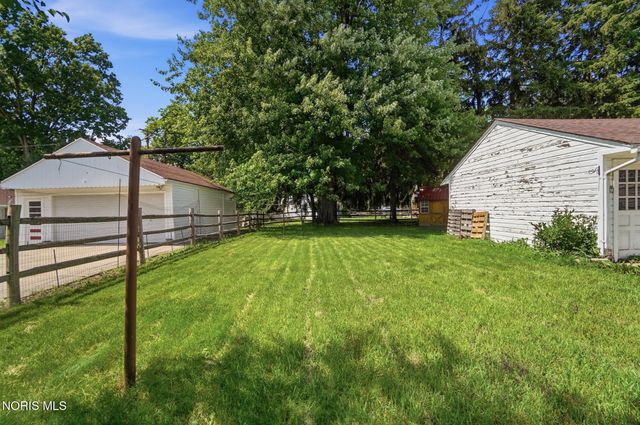 714 Highland Drive, Rossford, OH 43460
