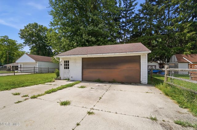 714 Highland Drive, Rossford, OH 43460