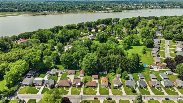 714 Highland Drive, Rossford, OH 43460