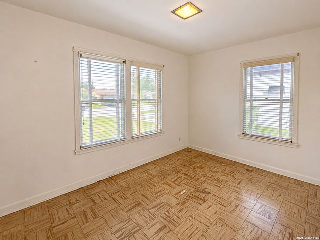 306 Anton Dr, San Antonio, TX 78223