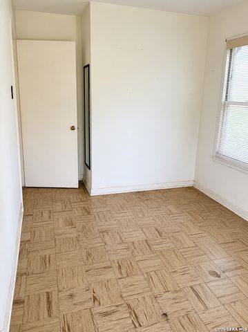 306 Anton Dr, San Antonio, TX 78223