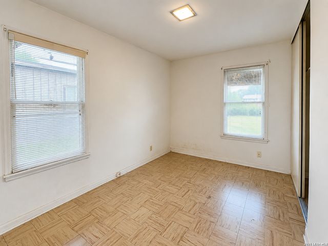 306 Anton Dr, San Antonio, TX 78223