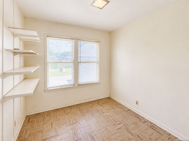 306 Anton Dr, San Antonio, TX 78223