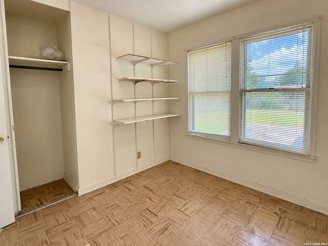 306 Anton Dr, San Antonio, TX 78223